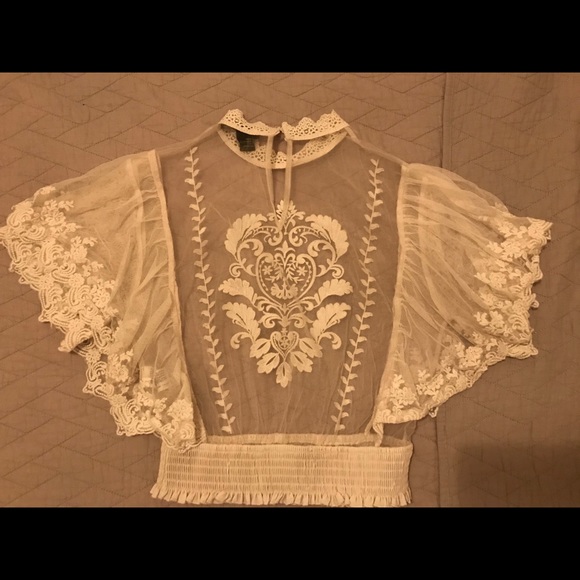 White top - Picture 1 of 2